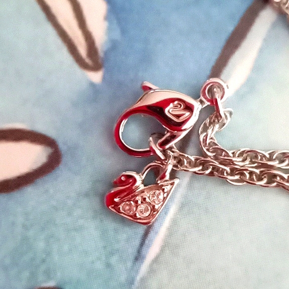 SWAROVSKI CRYSTAL FLOWER NECKLACE - Picture 6 of 6